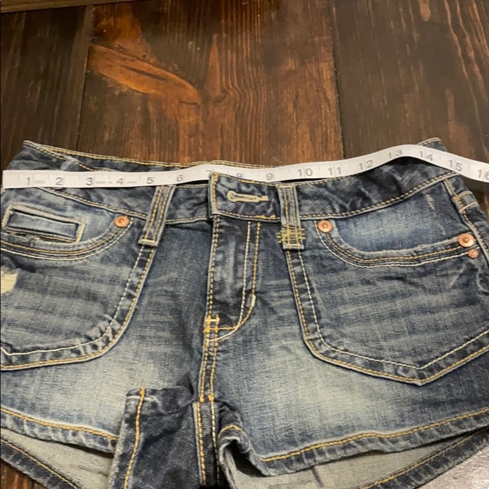 Shorts - Picture 5 of 7